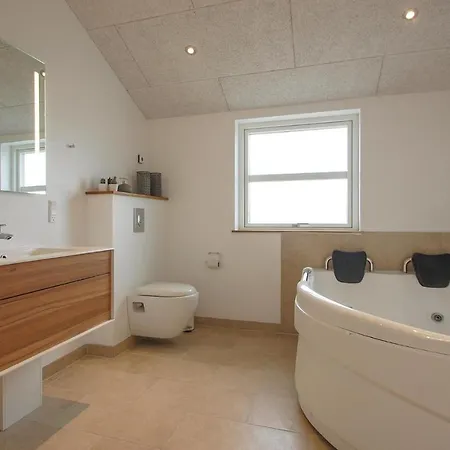 Four-bedroom In Hébergement de vacances Haderslev