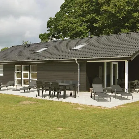 Four-bedroom In Haderslev בית נופש